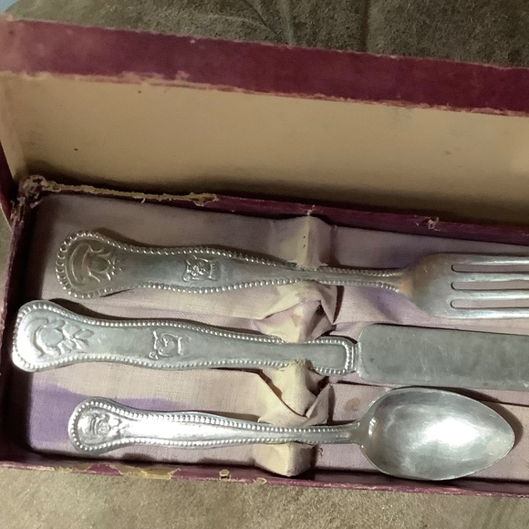 Vintage Child’s Silverware Set - Picture 7 of 9